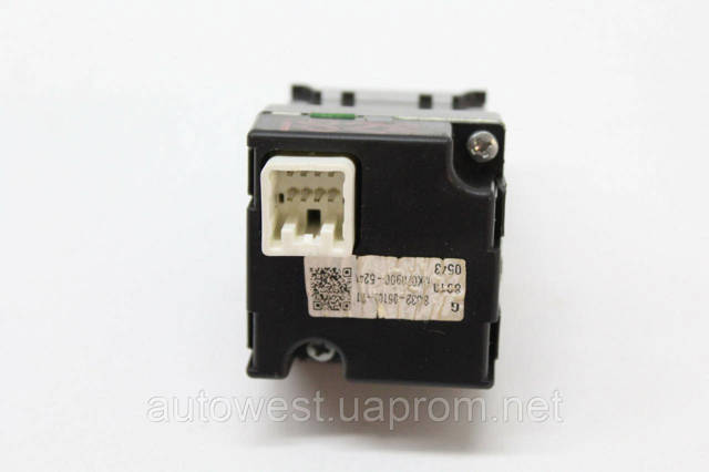 Кнопка включення аварійного сигналу 8433206100B1 TOYOTA