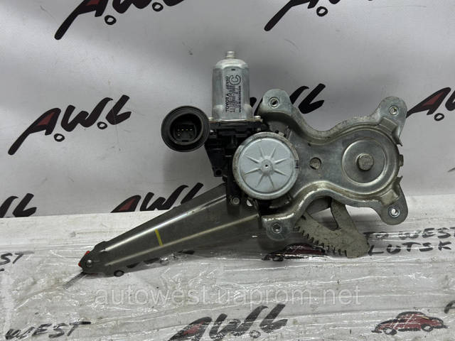 Мотор склопідйомника дверей передніх, правих 857100K010 TOYOTA
