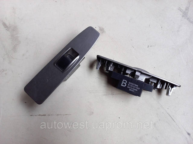 Кнопка вмикання двигуна склопідіймача задня права 8608A143 MITSUBISHI