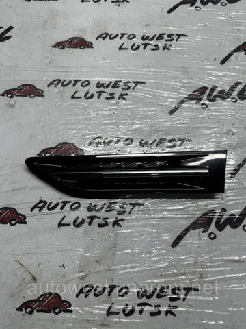 Накладка переднього лівого крила 877712T000 HYUNDAI