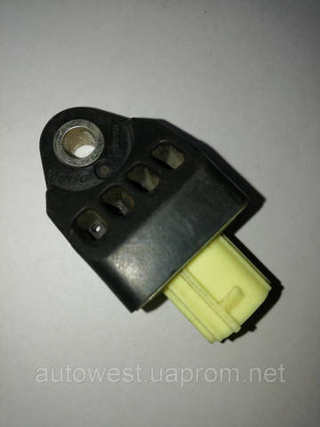 Датчик Ейрбег передній 8983106020 TOYOTA