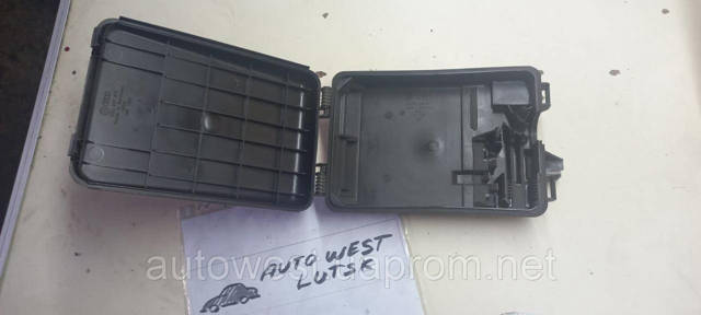Корпус блока запобіжників 8D0927355A VAG
