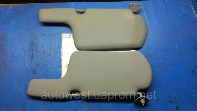 Козирок 9640095F0D NISSAN