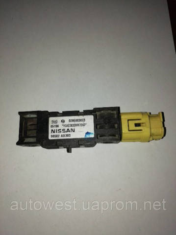 Датчик Ейрбег передній 98582AX300 NISSAN
