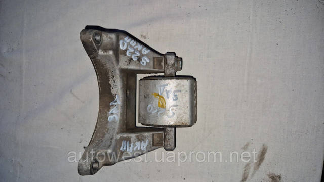 Кронштейн подушки коробки передач A1402421340 MERCEDES