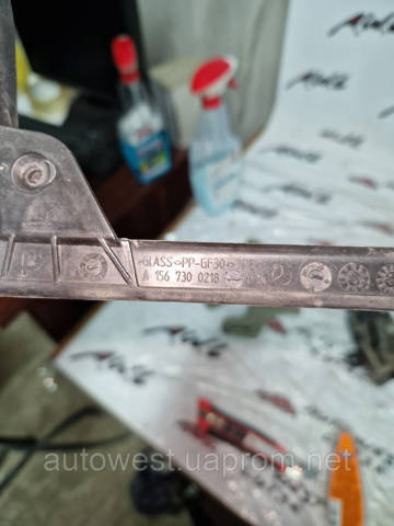 Скло кутове дверей задніх A1567300218 MERCEDES