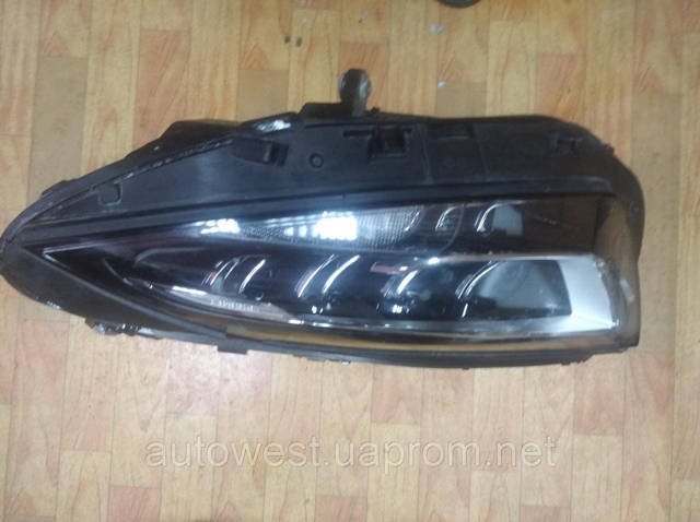 Фара дальнього світла в зборі A2579061300 MERCEDES