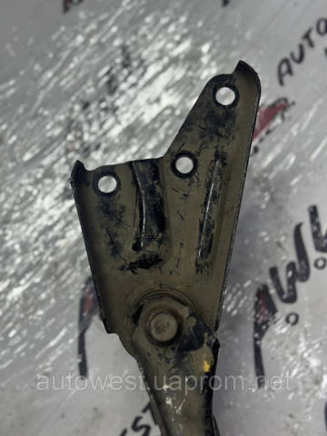 Кронштейн подушки (опори) двигуна, задньої BP4N39010A MAZDA