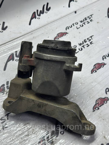 Права подушка двигуна EG213906Y MAZDA