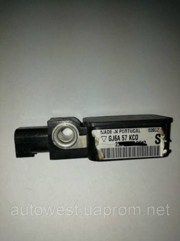 Датчик AIRBAG передній GJ6A57KC0 MAZDA