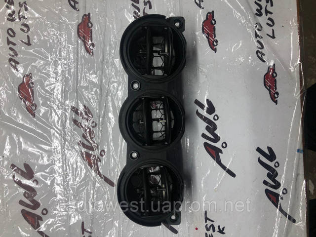 Решітка повітроводу GK3A6493002 MAZDA