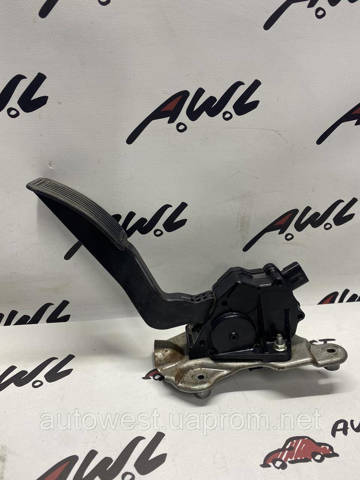 Підаль газу K42387390 MAZDA