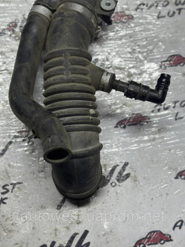 Дросельний патрубок L33E13220 MAZDA