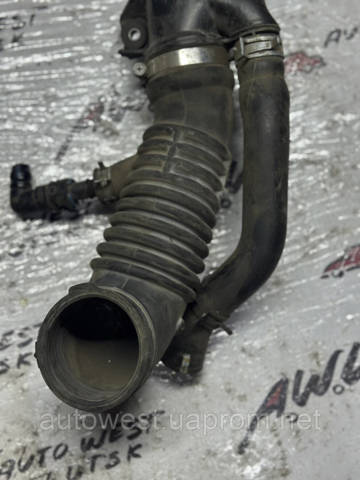 Дросельний патрубок L33E13220 MAZDA