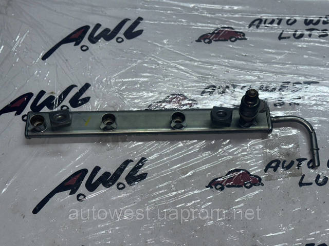 Рампа форсунок системи упорскування палива MN143973 MITSUBISHI