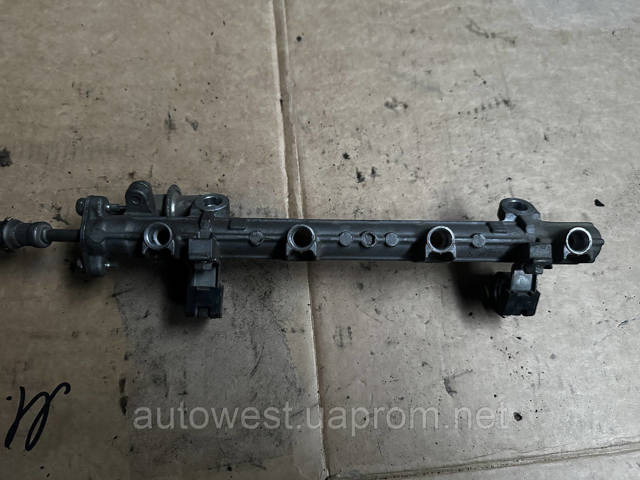 Розподільник палива MR420461 MITSUBISHI