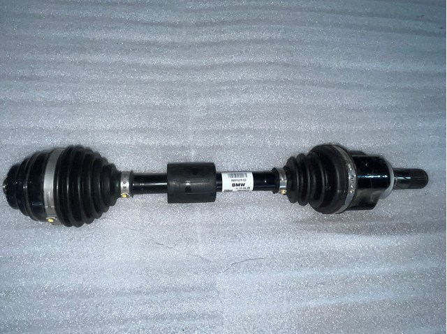 Привід передній лівий 8681529 BMW
