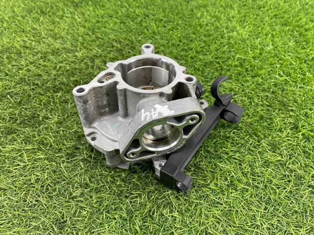 Насос вакуумний 06K145100AB VAG