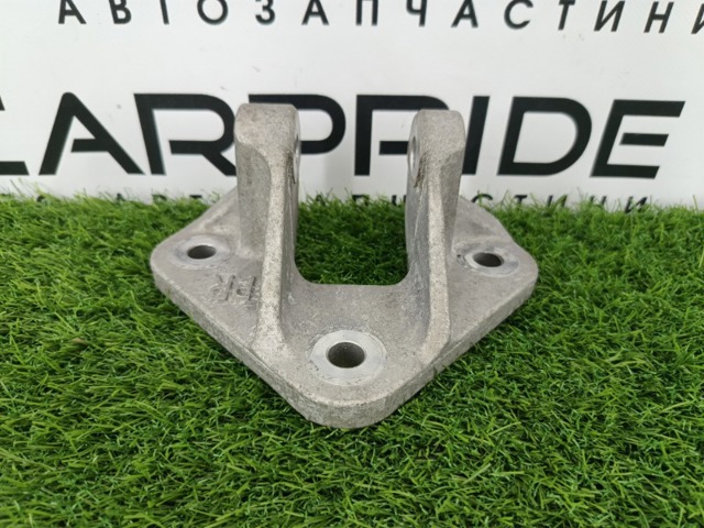 Кронштейн подушки (опори) двигуна, задньої 1092A299 MITSUBISHI