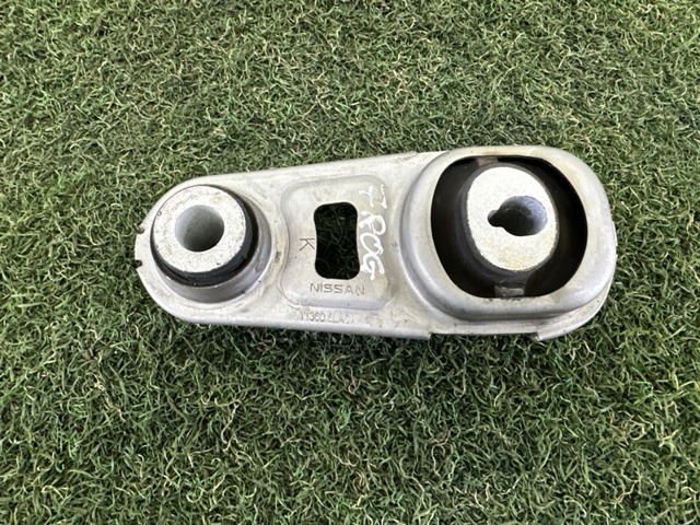 Подушка (опора) двигуна, задня 113606LA0A NISSAN