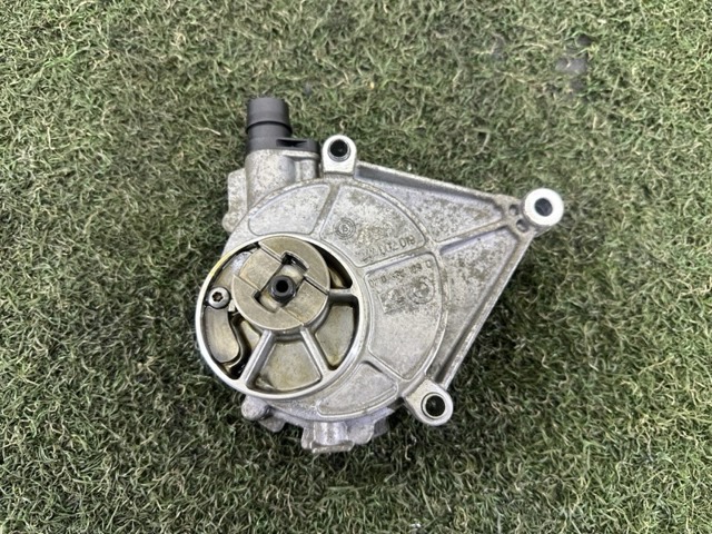 Насос вакуумний 11667640279 BMW