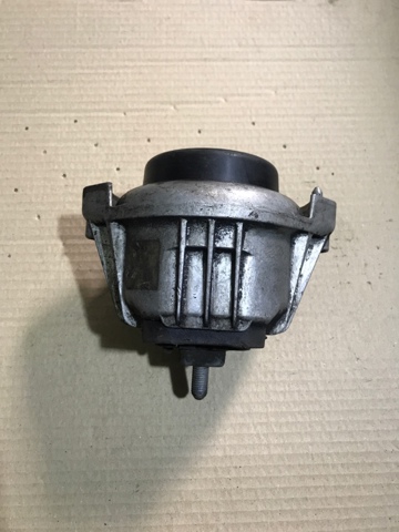 Кронштейн подушки (опори) двигуна, лівої 13981112 BMW
