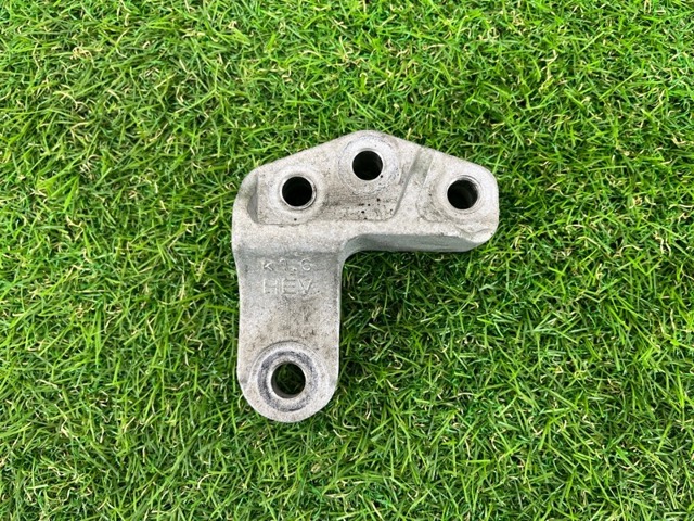 Кронштейн подушки (опори) двигуна, правої 21825G2000 HYUNDAI