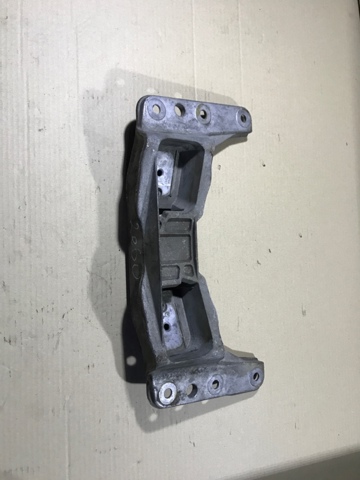 Кріплення коробки передач 22316761102 BMW