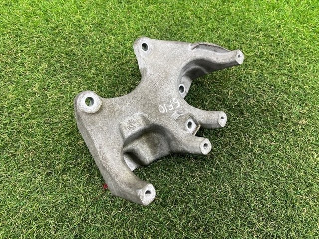 Кріплення подушки коробки передач 22326777611 BMW