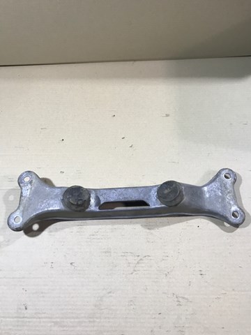 Кронштейн КПП 23701140353 BMW