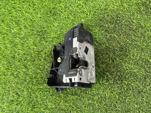 Замок передніх пасажирських дверей 24447341 GM