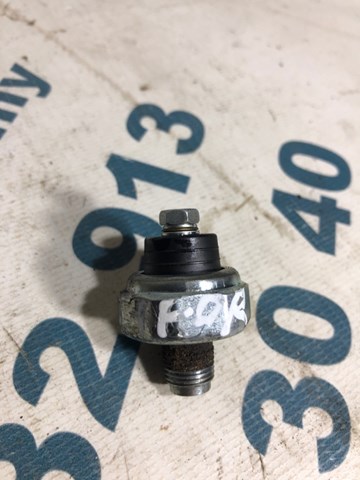 Датчик тиску масла 25240KA051 SUBARU