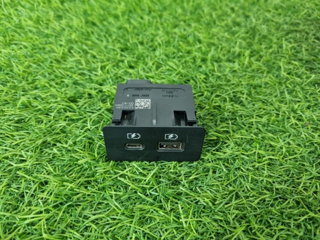 USB-розгалужувач 253316UA0 NISSAN