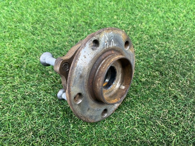 Маточина (передня) 31206870725 BMW