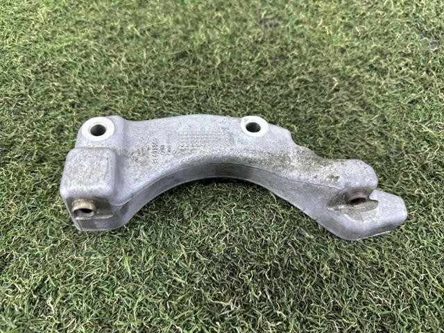 Кронштейн компресора кондиціонера 31401869 VOLVO