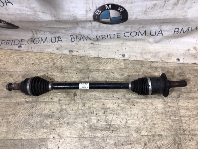 Піввісь задня, права 33207637444 BMW