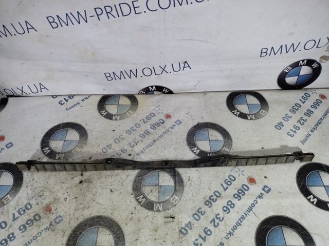 Ліве кріплення заднього бампера 3B9807863 VAG