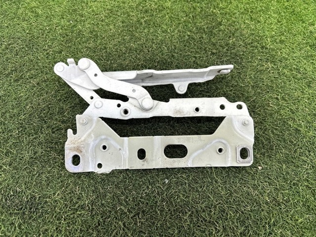 Петля капота, права 41007204556 BMW