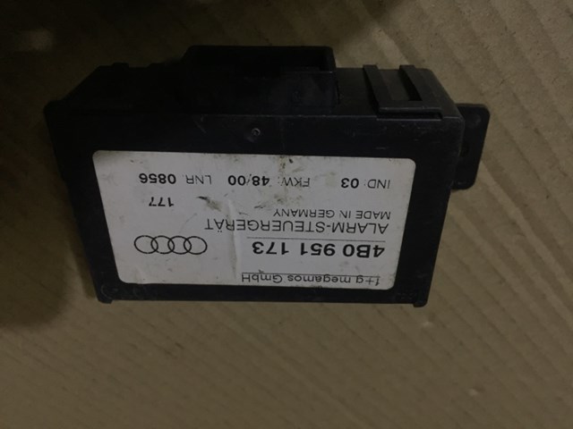 Блок управління сигналізатора руху 4B0951173 VAG