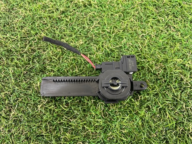 Амортизатор кришки бардачка 4G1880324 VAG