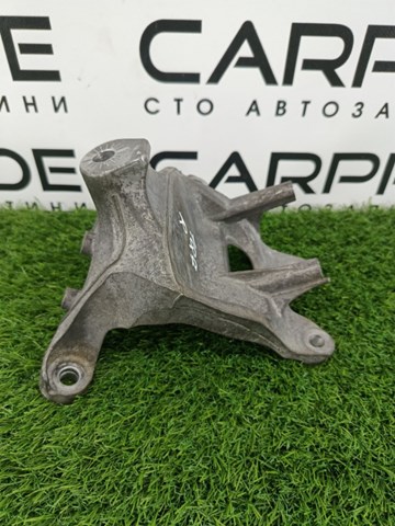 Кронштейн подушки (опори) двигуна, правої 4M0199308AS VAG