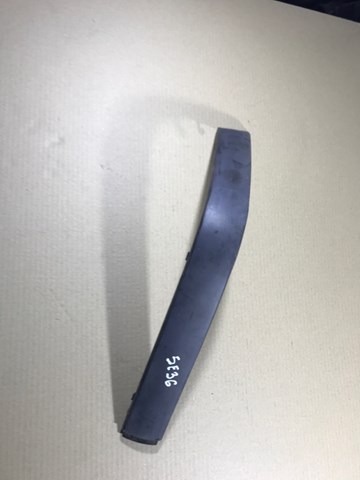 Переднє праве ікло бампера 51111960712 BMW