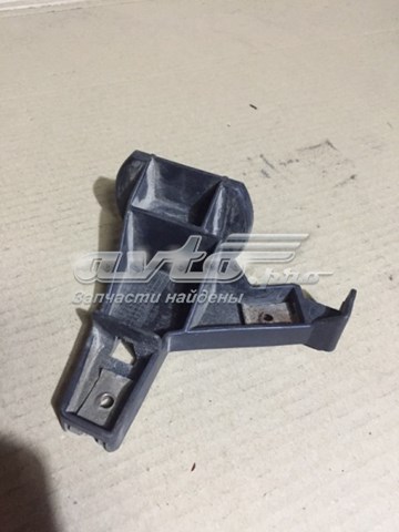 Праве кріплення переднього бампера 51118125318 BMW