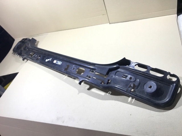 Кронштейн бампера заднього, центральний 51127056343 BMW