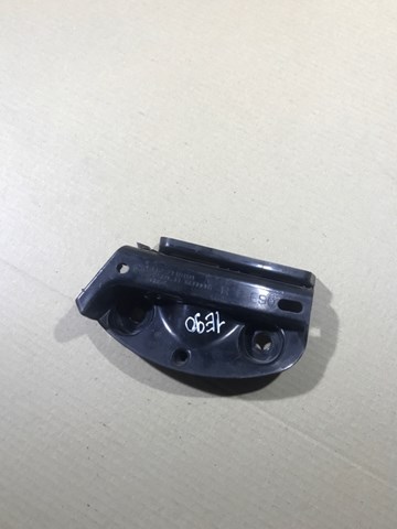 Кронштейн бампера заднього, правий 51127118194 BMW