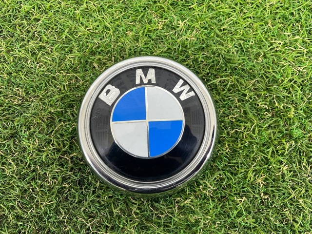 Емблема кришки багажника, фірмовий значок 51147364375 BMW