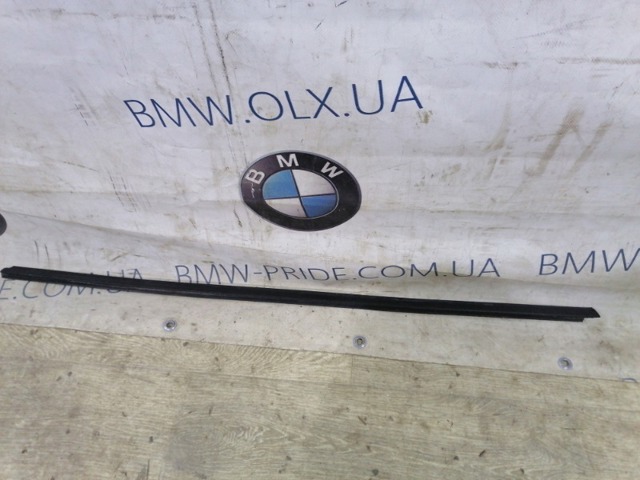 Молдинг опускного скла двері задньої, лівої 51211977675 BMW