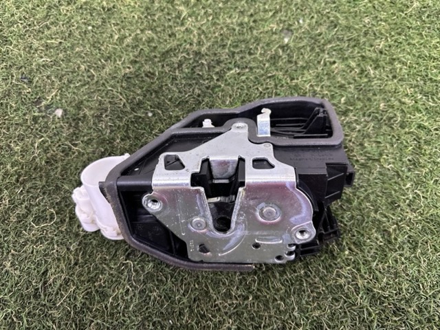 Замок дверей водія 51217202143 BMW
