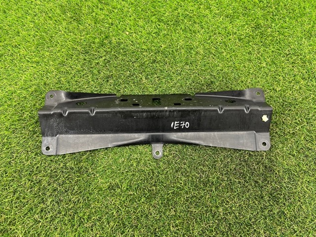 Кронштейн бампера переднього 51247149618 BMW