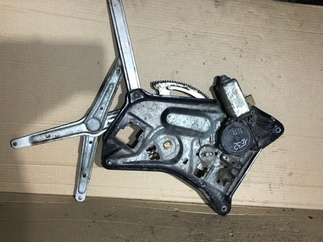 Склопідйомник передньої правої двері 51321938368 BMW